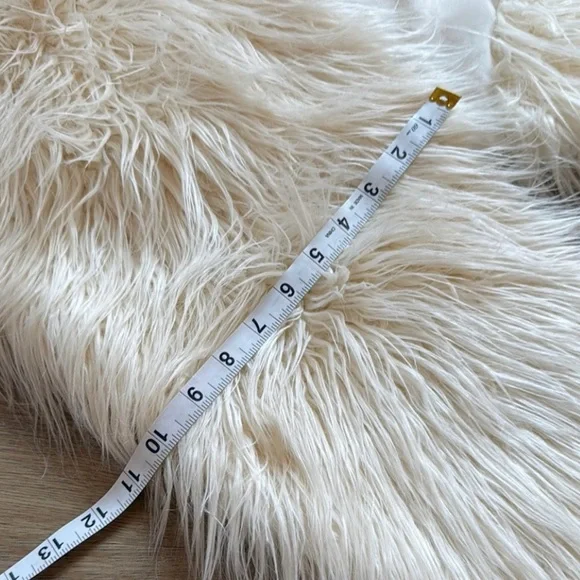 LOFT Cream Beige White Faux Fur Scarf WORN ONCE - Picture 6 of 6